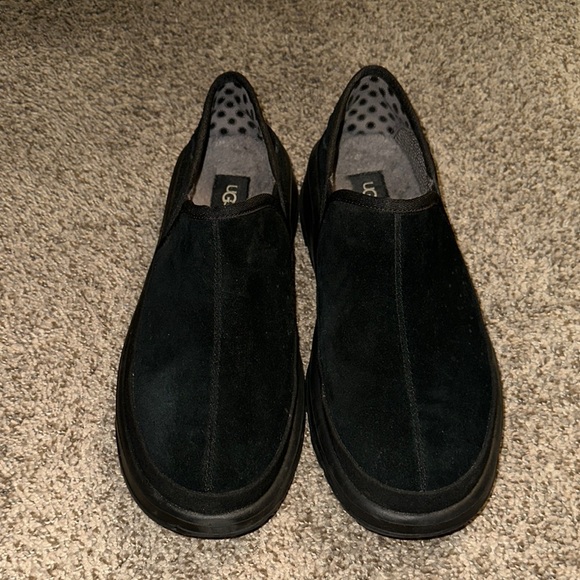 UGG Black Loafers Slip-Ons with Soft Fabric and Rounded Toe - Picture 4 of 9